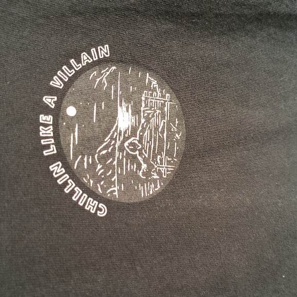 Last Call Chillin Like A Villain Black Long Sleeve Graphic T Shirt Sz Med Men - Picture 8 of 16